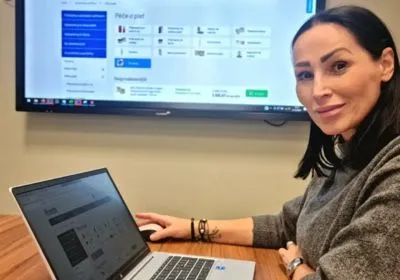 Consulta infoekraanide edasimüüja