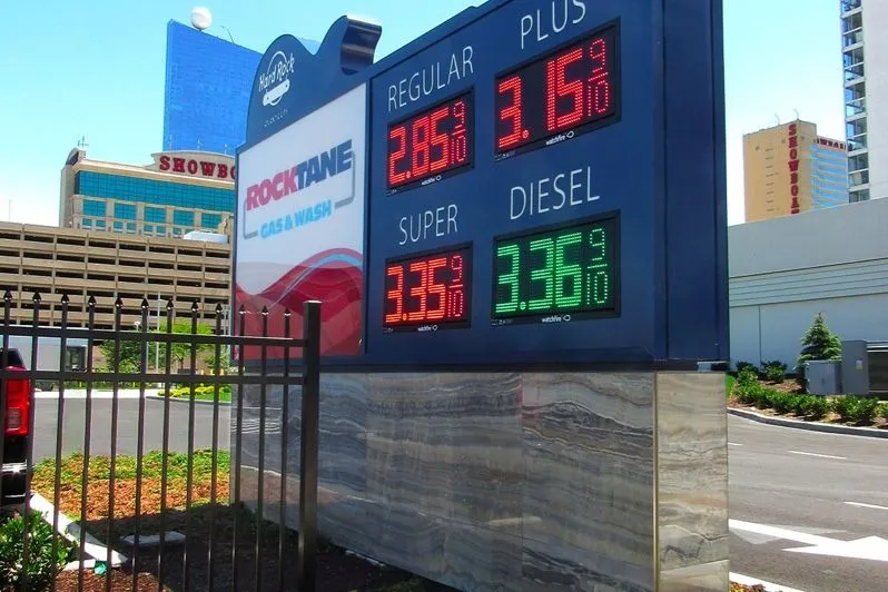 Digitaalne kütusehindade tabloo tanklas