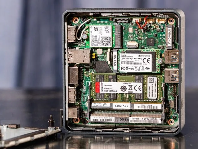 Meediapleier Intel NUC 7 Mini infoekraanidele