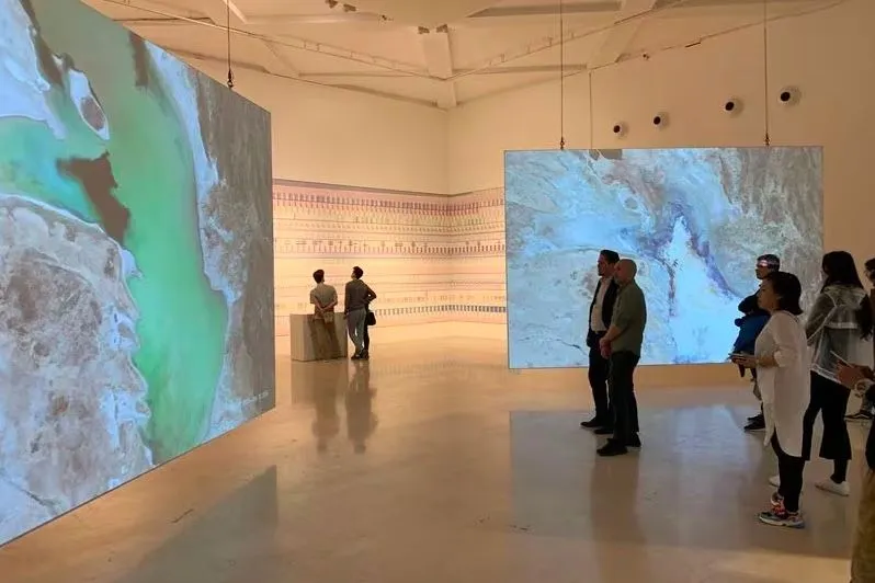 Triennale di Milano näitus infoekraanidega