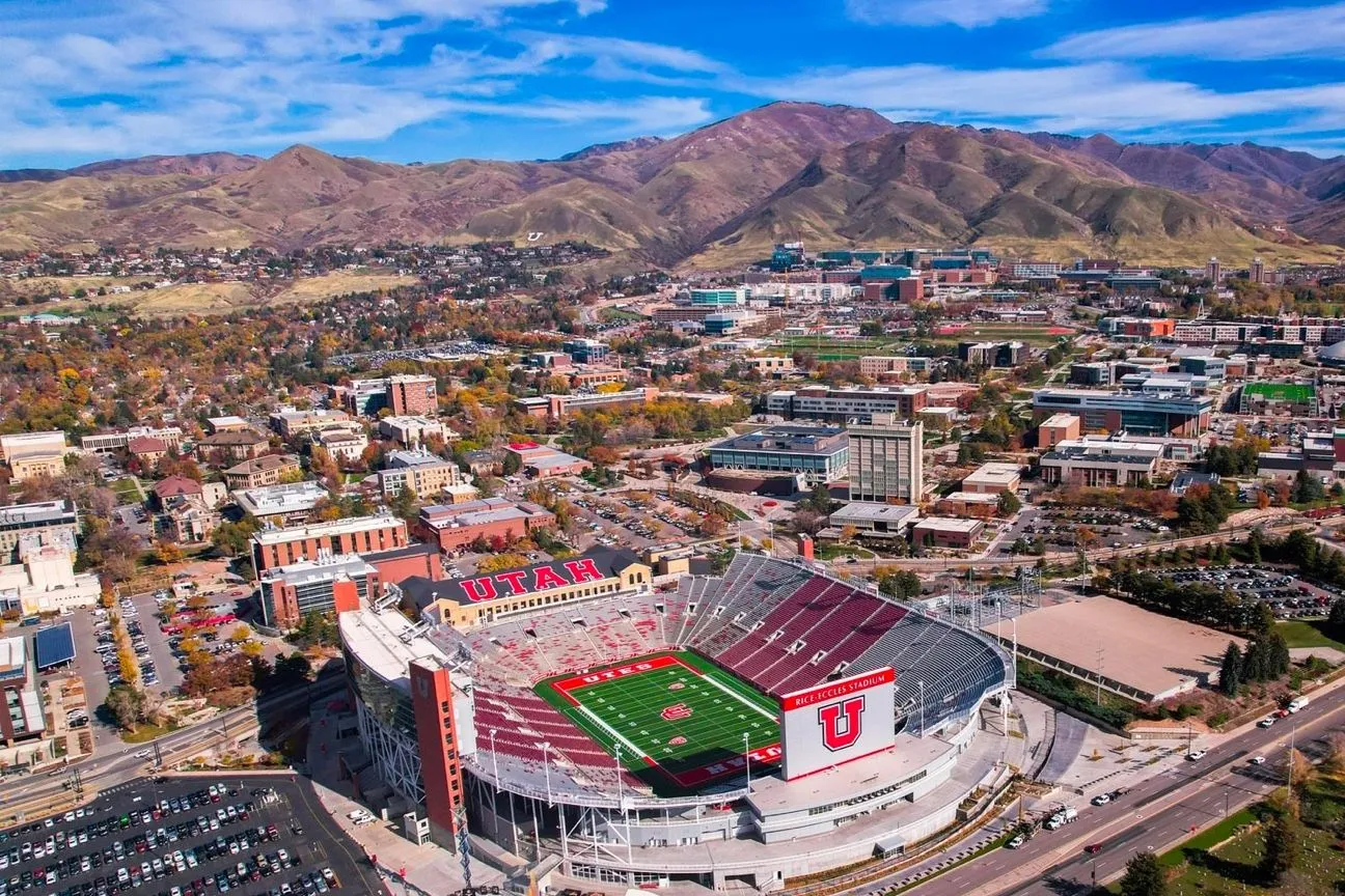 The University of Utah ja Salt Lake City, esiplaanil Rice-Eccles Stadium