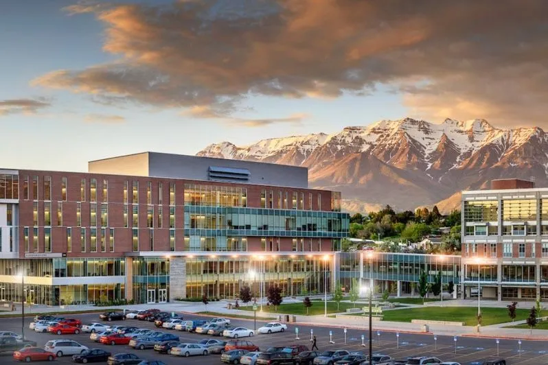 Linnak ja mäed taustal, Utah Valley University